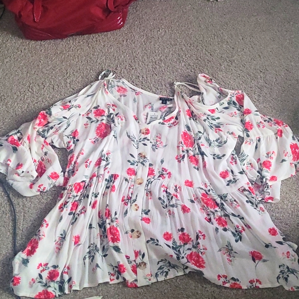 Cold shoulder top 4